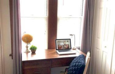 Beautiful 3 Bedroom Home Cozy Front and Back Porch - Foto 13