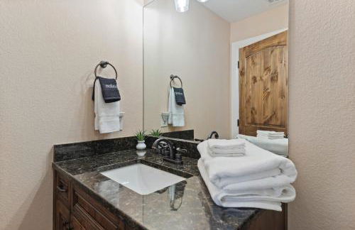 Waterfront House on Lake LBJ Cove and Concierge Services - Foto 42