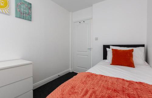 Waterfront 2 Bed Apartment - Free Parking & Wi-Fi - Foto 35