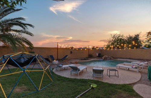 Serenity Splash Upscale Stay Pool Game Lounge - Foto 15