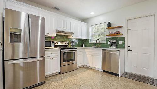 Tropical Escape near Beach! Tons of parking! - Foto 3