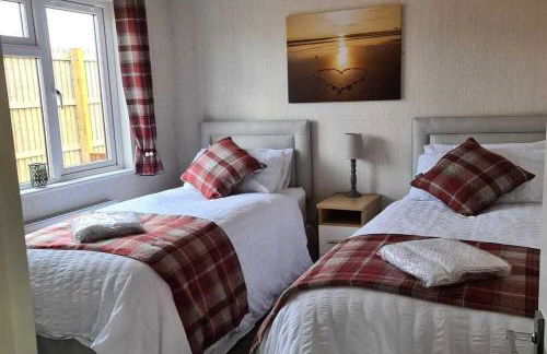 2 Bed Cabin - Sleeps 4 - Pets - 5 min to Beach - Foto 9