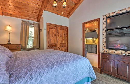 Lakefront Rocky Mount Cabin with Dock and Kayaks! - Foto 9