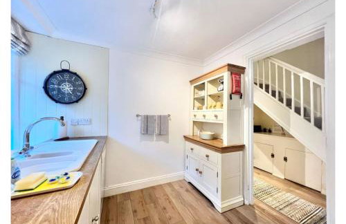 Sheplegh Court Charming Cottage and Pools within Stunning Grounds - Photo 11