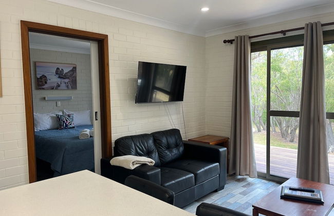 Emu Beach Chalets - Photo 31