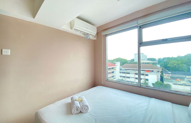 Roomy 2BR Apartment at Jarrdin Cihampelas Apartment - Foto 8