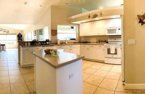 Relax with nature in our Waterfront 4 bedroom -HEATED POOL HOME-KING BED - Foto 43