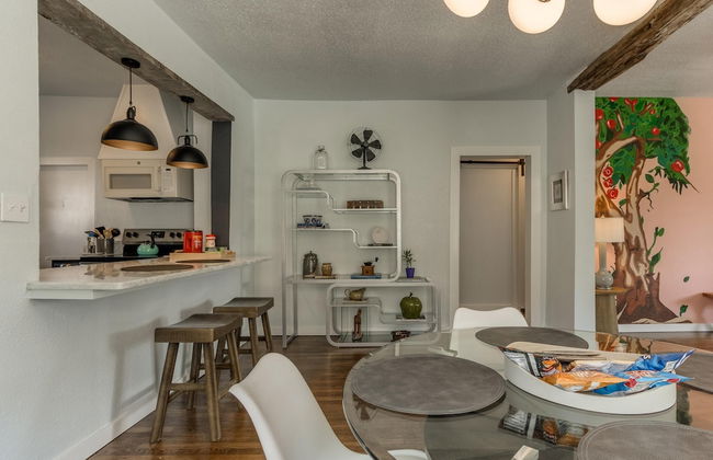 2BR Stylish Retreat in Midtown - Photo 13