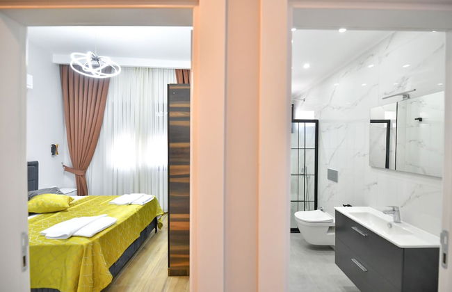 Red Moon Suites - Photo 13