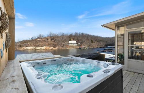 Lakefront Family Retreat w/ Views, Boat Slip - Foto 52