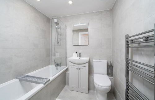 2 Bed Flat in Woking Central - Foto 45