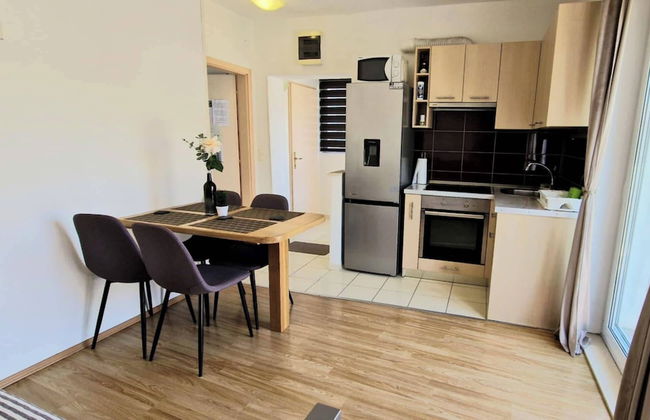 Sea-view Apartment - Sleeps 4, Parking & Balcony - Foto 11