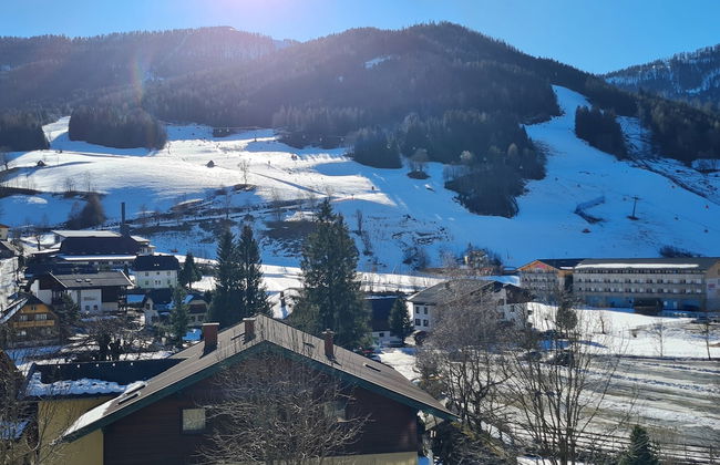 Comfortable Apartment With Mountain View - Photo 13