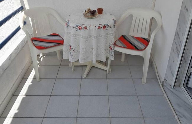 Impeccable 2-bed House in - Photo 33