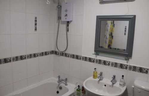 Dove's Place in historic Rochester with Parking - Photo 19