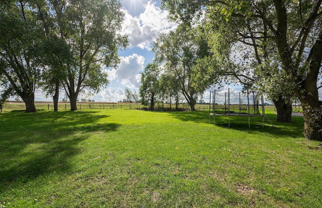 Peaceful Villa With Pond - Photo 28