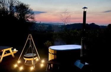 Elmhut Shepherd's Hut with Hot Tub - Foto 23