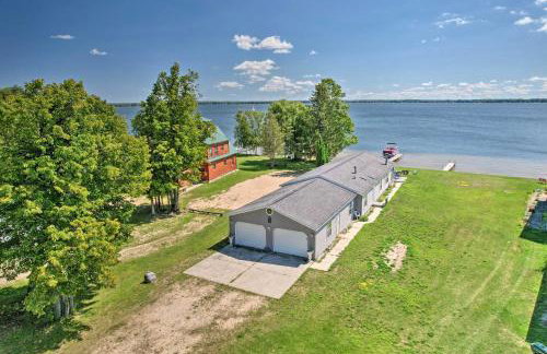 Houghton Lake Family Getaway with Fire Pit! - Foto 3