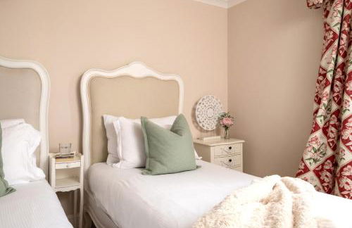 Downwood Vineyard Manor House in Idyllic Countryside - Photo 37