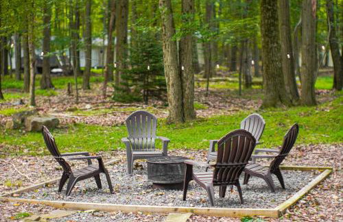 Private Hot Tub Tree-Lined Poconos Home! - Foto 34