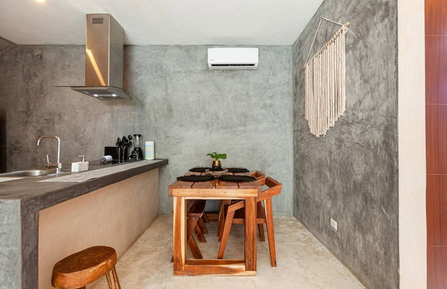 Magical Ph In Town Wprivate Rooftop Glass Tub - Photo 11