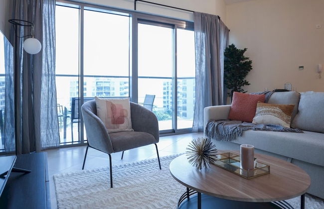Elite LUX Holiday Homes - Cozy Modern 1BR in Dubai South - Photo 2
