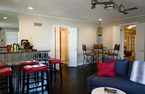 Oakwood Manor - Steps to Oaklawn, minutes to Downtown, Lakes, More - Foto 21