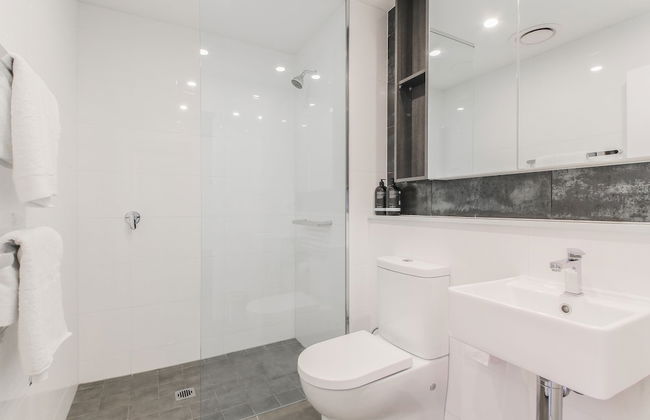 2 Bedroom Modern Apartment in Chatswood - Photo 11