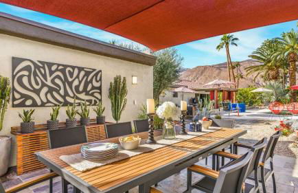 Design-forward Palm Springs home w saltwater pool lush yard multiple outdoor dining areas Casa Papagayo by AvantStay - Foto 2