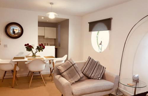 2 bed GF Docklands Apartment - Free Parking for 1 car - Foto 2