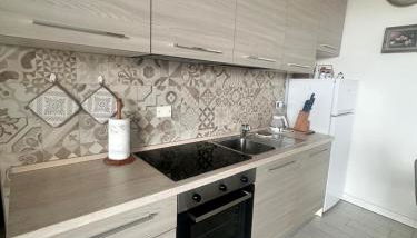 COZY APARTMENT NEAR CITY LiFE - Foto 2, stove