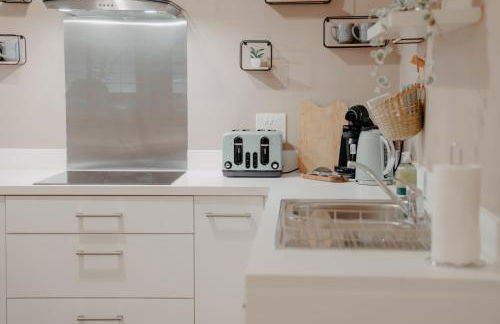 Leeds 4-bed house - hot tub, parking & games - Foto 39