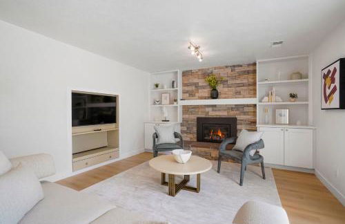 Large Home, 2 Living Rooms, Great for Family/Pets! - Foto 11