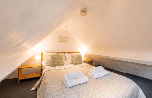 Cosy Cotswolds Farm Stay with Log Burner - Peaceful Winter Retreat - The Dairy - Foto 52