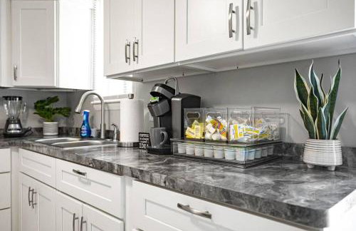 Fly In Style! Charming Townhome 6 Mins from RIC! - Foto 6