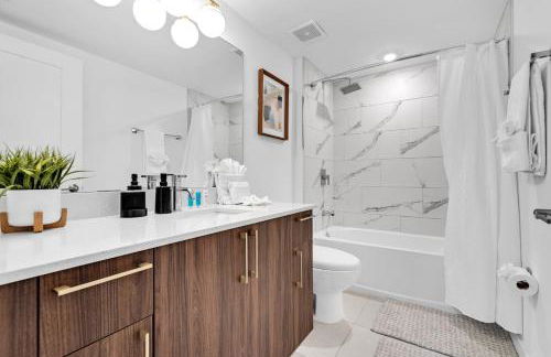 Brickell Border 3BR by Untitled Stay - Photo 36