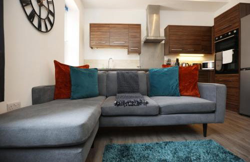 North Road By N And N Stays, perfect for contractor and corporate stays, Long Stays welcome, Free on street parking, WIFI, Near Gloucester Road - Foto 1