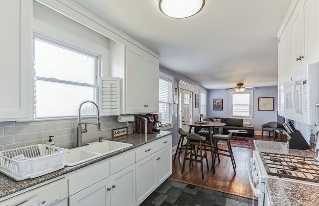 Bluebird Bungalow Chic Home, Quiet Neighborhood - Foto 9