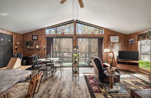 Zen Vibe w Fireplace Grill Deck & Screened Porch - Foto 1