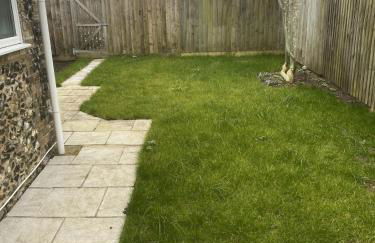 Charming 3 bedroom flint cottage - Foto 19