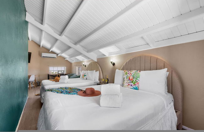 Renovated 4br2ba w Private Pool in Prime Location - Foto 13