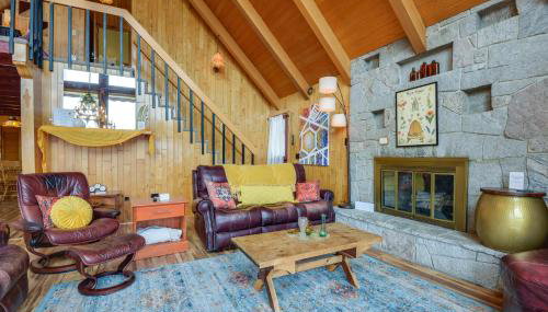 Deck, Mountain Views Colorful Retreat in Vernon! - Foto 5