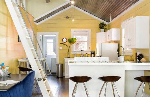 Peaceful Bungalow with Fenced Yard near Shops and Cafes - Photo 7