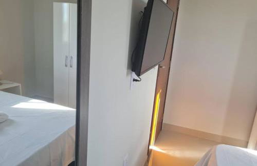 Kitnet 301 centro linda vista por sol com tv smart e ar - Foto 4