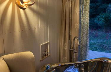 Chez Maurice Luxury Shepherds Hut with Bath and Hot Tub - Foto 13