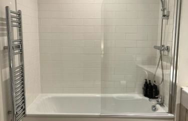 Spacious Central Manchester Apartment - Next To AO Arena & Picadilly Station - Local Attractions - Free Parking - Foto 19