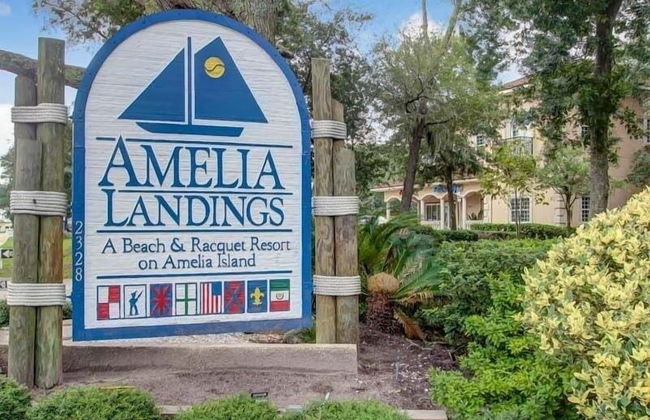 Secluded Condo with Peaceful Wooded Views and Easy Access to the Beach by RedAwning - Foto 47