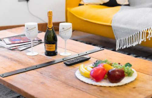 Stylish Apartment - Near City Centre - Smart TV- WIFI - Netfix - Parking - 2NT - Foto 17