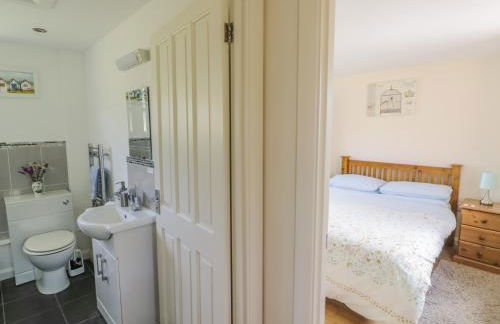 Lawn Lodge - Photo 13