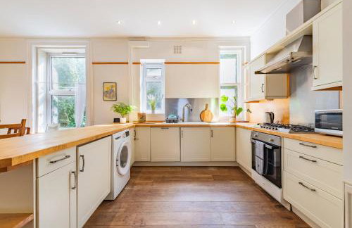 Spacious 4BR Home - Extra Sleeping Prestigious Spot - Foto 7